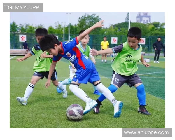 从绿茵场到教练席足球明星的华丽转身与执教之路