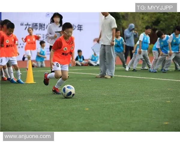 郑诚足球：探索青少年足球发展的新路径与未来愿景